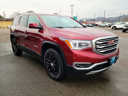 Used 2017 GMC Acadia SLT image 3