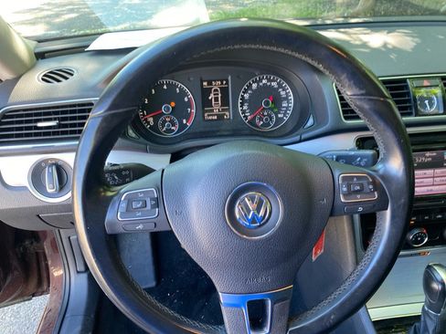 Used 2013 Volkswagen Passat 2.5 SE FWD image 12