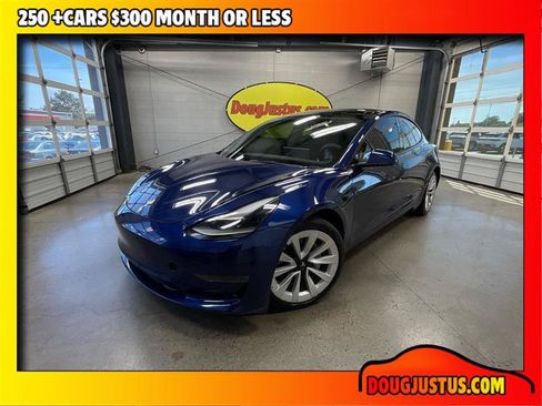 Used 2023 Tesla Model 3 Standard Range RWD image 1