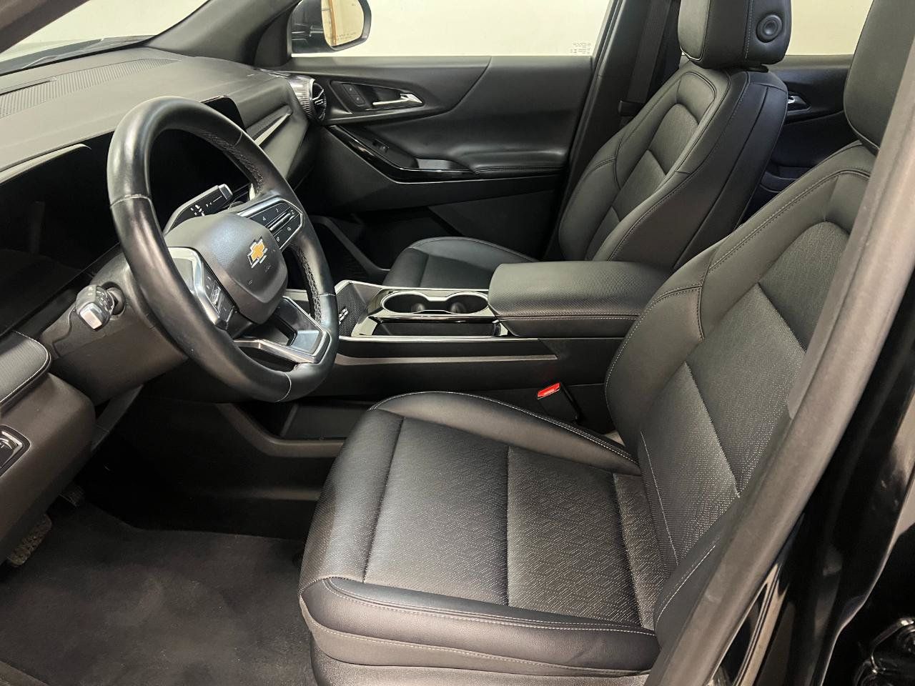 Used 2025 Chevrolet Equinox LT w/ Convenience Package II FWD image 23