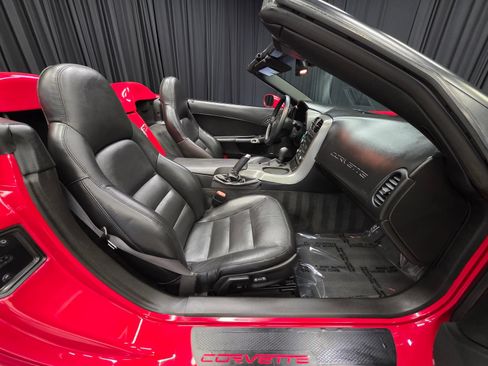 Used 2007 Chevrolet Corvette Convertible w/ Preferred Equipment Group RWD image 2