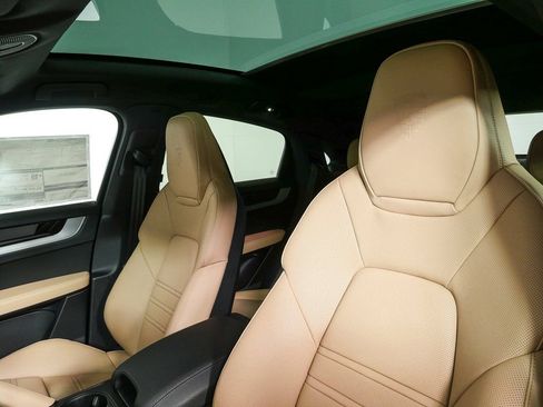 New 2026 Porsche Cayenne AWD image 5