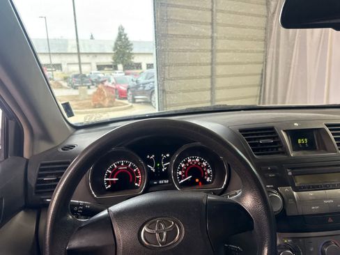 Used 2012 Toyota Highlander FWD image 23