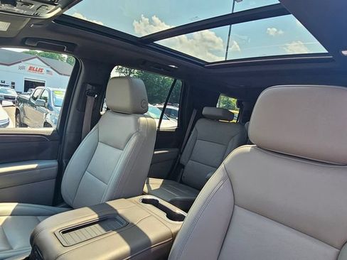 Used 2022 Chevrolet Tahoe Z71 w/ Luxury Package AWD/4WD image 21