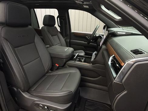 Used 2026 GMC Yukon Denali w/ Sun & Power Step Package AWD/4WD image 36
