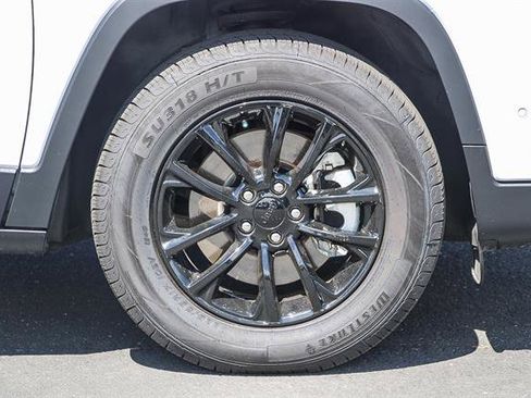 Used 2023 Jeep Cherokee Altitude Lux image 9