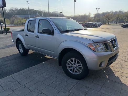 Used 2021 Nissan Frontier SV w/ SV Utility Package image 2