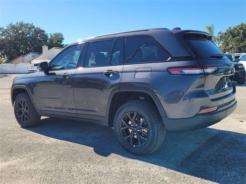 Used 2025 Jeep Grand Cherokee Altitude image 5