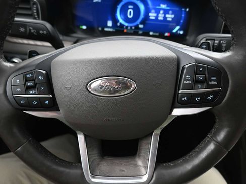 Used 2020 Ford Explorer Platinum w/ Premium Technology Package image 21