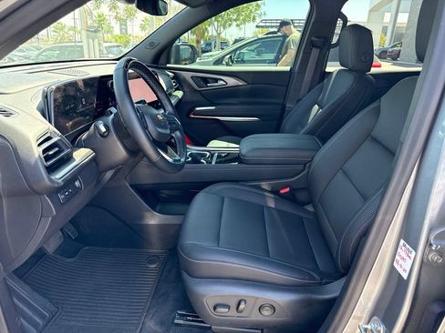 Used 2024 Chevrolet Traverse LT w/ Enhanced Driving Package FWD image 30