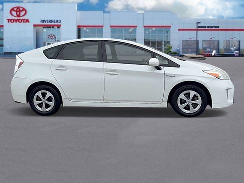 Used 2014 Toyota Prius Four image 3