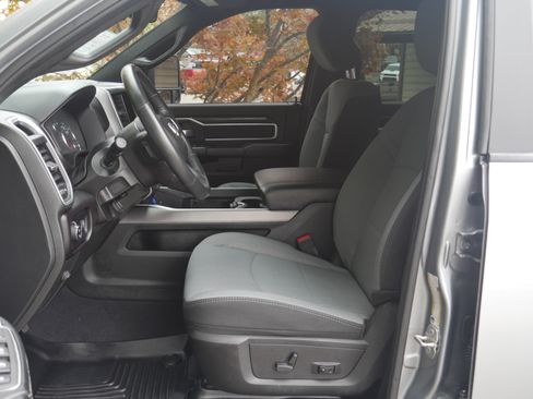 Used 2024 RAM 3500 Big Horn w/ Towing Technology Group AWD/4WD image 3