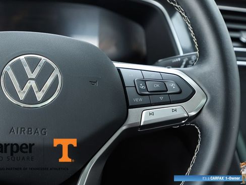 Used 2024 Volkswagen Tiguan SE w/ Panoramic Sunroof Package FWD image 61