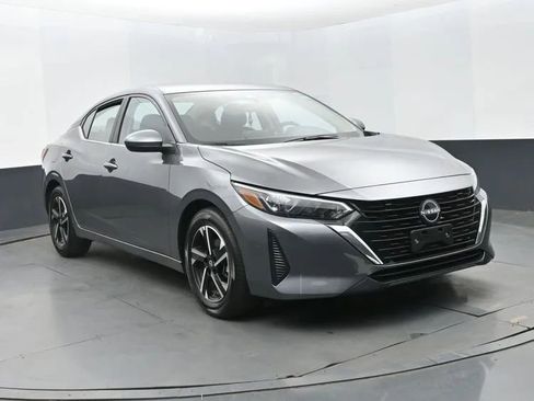 Used 2025 Nissan Sentra SV image 2