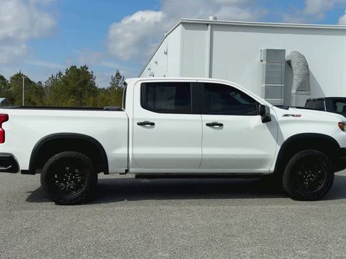 Used 2023 Chevrolet Silverado 1500 ZR2 w/ Technology Package image 9
