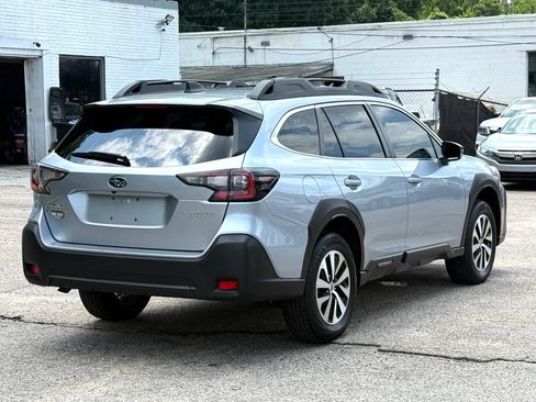 Used 2023 Subaru Outback Premium AWD/4WD image 5