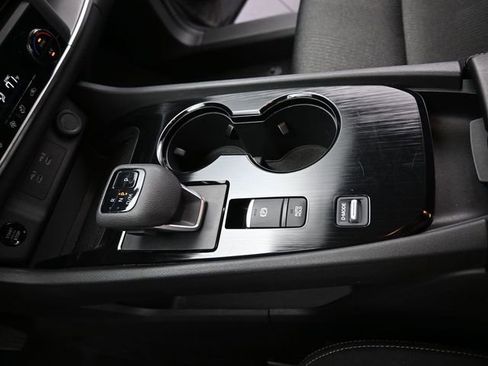 Used 2024 Nissan Rogue SV image 25