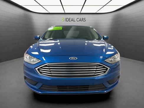 Used 2018 Ford Fusion SE w/ Fusion SE Technology Package FWD image 2