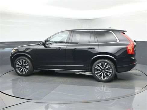 Used 2022 Volvo XC90 T6 Momentum image 5