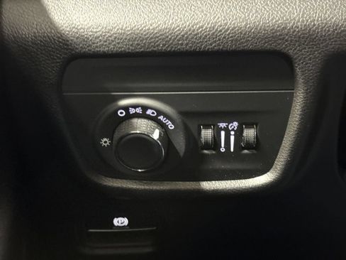 Used 2023 Jeep Grand Cherokee Altitude AWD/4WD image 18