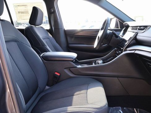 New 2025 Jeep Grand Cherokee Laredo X w/ Luxury Tech Group I image 9