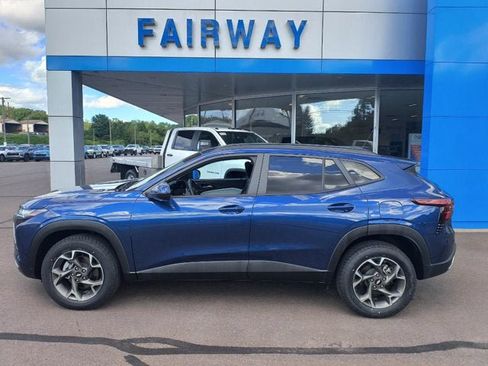 Used 2024 Chevrolet Trax LT w/ Driver Confidence Package FWD image 1