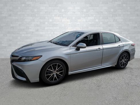 Used 2021 Toyota Camry SE image 9