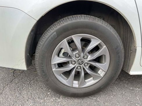 Used 2021 Toyota Sienna XLE w/ XLE Plus Package image 9