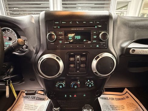 Certified 2017 Jeep Wrangler Unlimited Sahara w/ Connectivity Group image 26