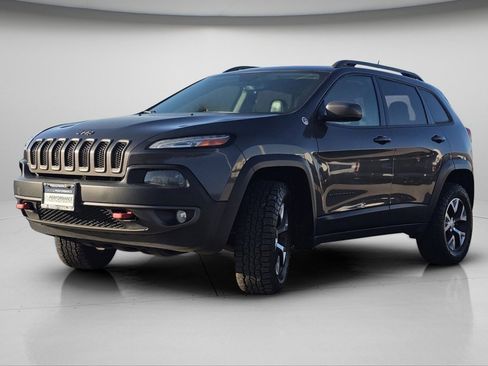 Used 2018 Jeep Cherokee Trailhawk image 17