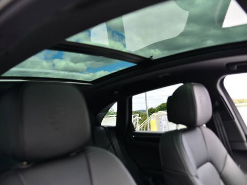 Used 2026 Porsche Macan AWD/4WD image 14