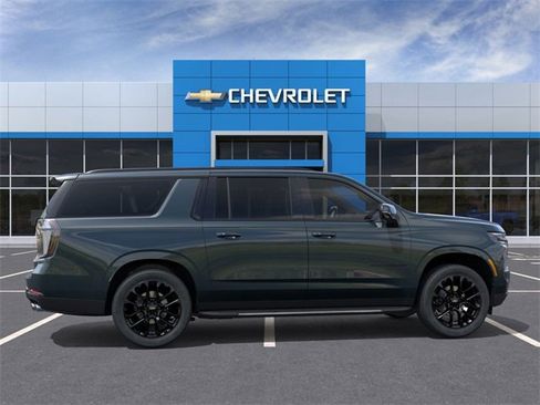 New 2026 Chevrolet Suburban RST image 5