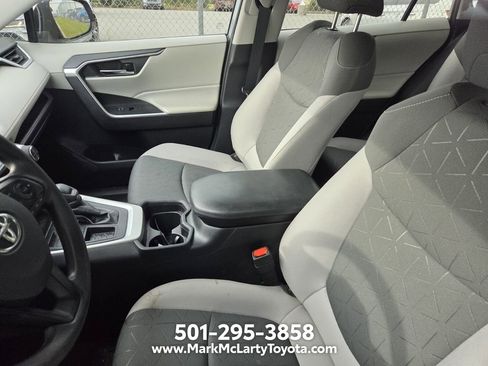 Used 2020 Toyota RAV4 XLE FWD image 5