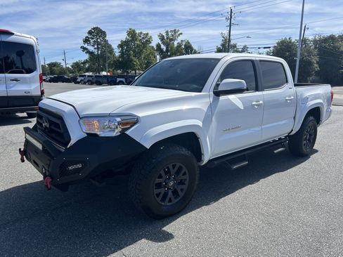 Used 2023 Toyota Tacoma SR5 w/ Technology Package AWD/4WD image 3