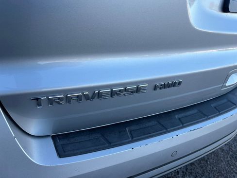 Used 2017 Chevrolet Traverse LT image 24