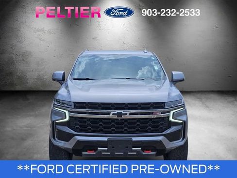 Used 2022 Chevrolet Tahoe Z71 w/ Luxury Package AWD/4WD image 2