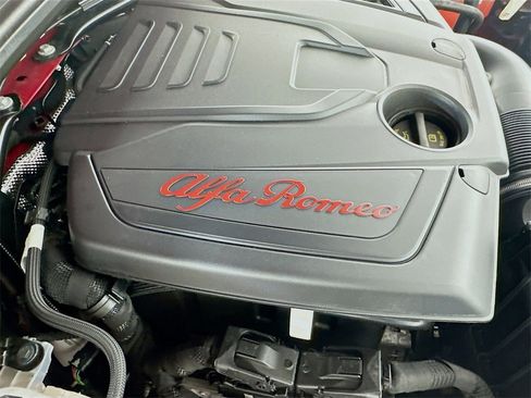 Used 2024 Alfa Romeo Giulia Veloce image 38