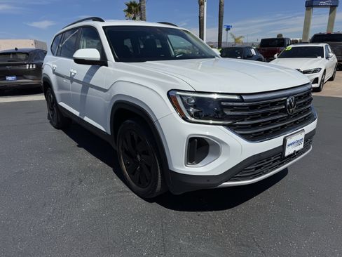 Used 2024 Volkswagen Atlas SE FWD image 2
