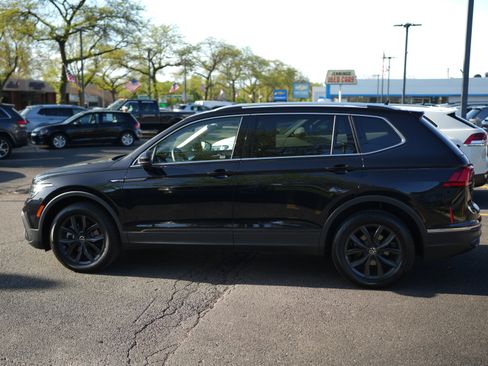 Certified 2024 Volkswagen Tiguan SE w/ Panoramic Sunroof Package AWD/4WD image 10