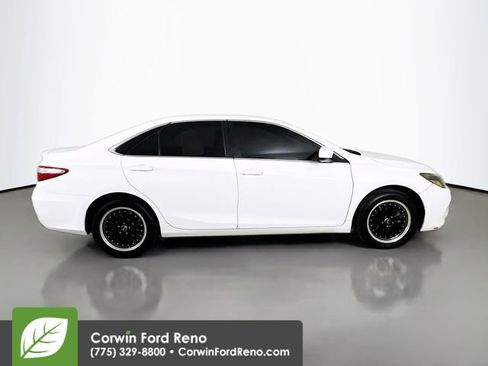Used 2017 Toyota Camry SE image 8