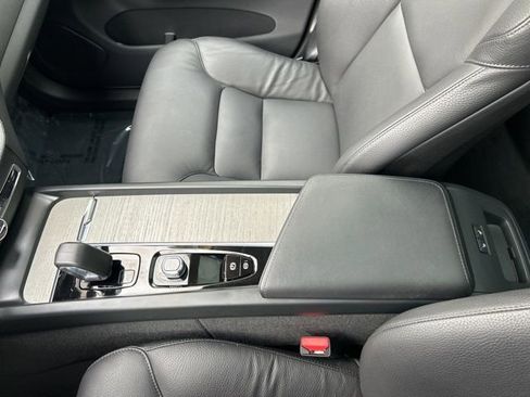 Certified 2025 Volvo XC60 B5 Plus AWD/4WD image 26