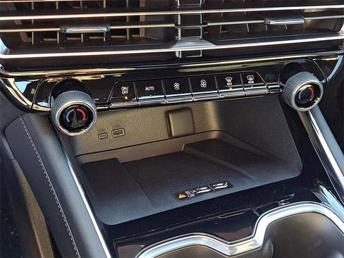 New 2026 Chevrolet Traverse LT w/ LPO, Floor Liner Package image 15