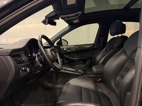 Certified 2023 Porsche Macan GTS image 5