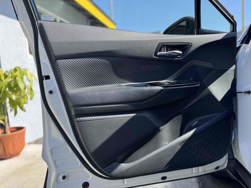 Used 2019 Toyota C-HR XLE image 12