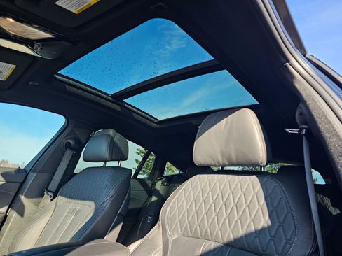 Used 2021 BMW X6 xDrive40i w/ M Sport Package image 28