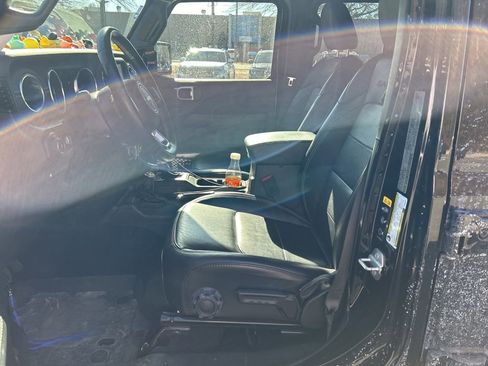 Used 2023 Jeep Wrangler Unlimited Sahara w/ Cold Weather Group image 15