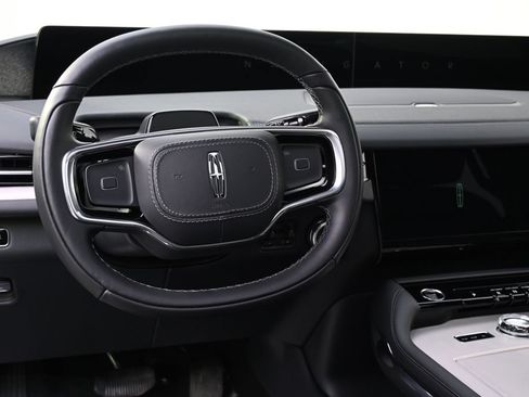 New 2026 Lincoln Navigator Reserve w/ Jet Appearance Package AWD/4WD image 12