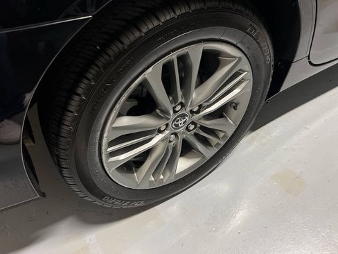 Used 2017 Toyota Camry SE FWD image 19