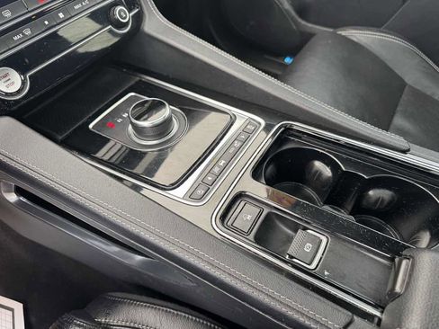Used 2019 Jaguar F-PACE S image 38