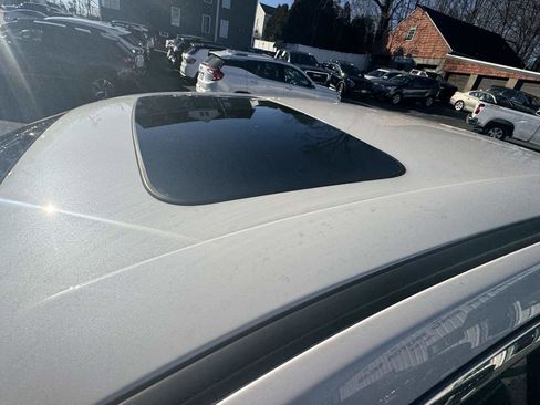 Used 2019 Ford Taurus Limited image 10